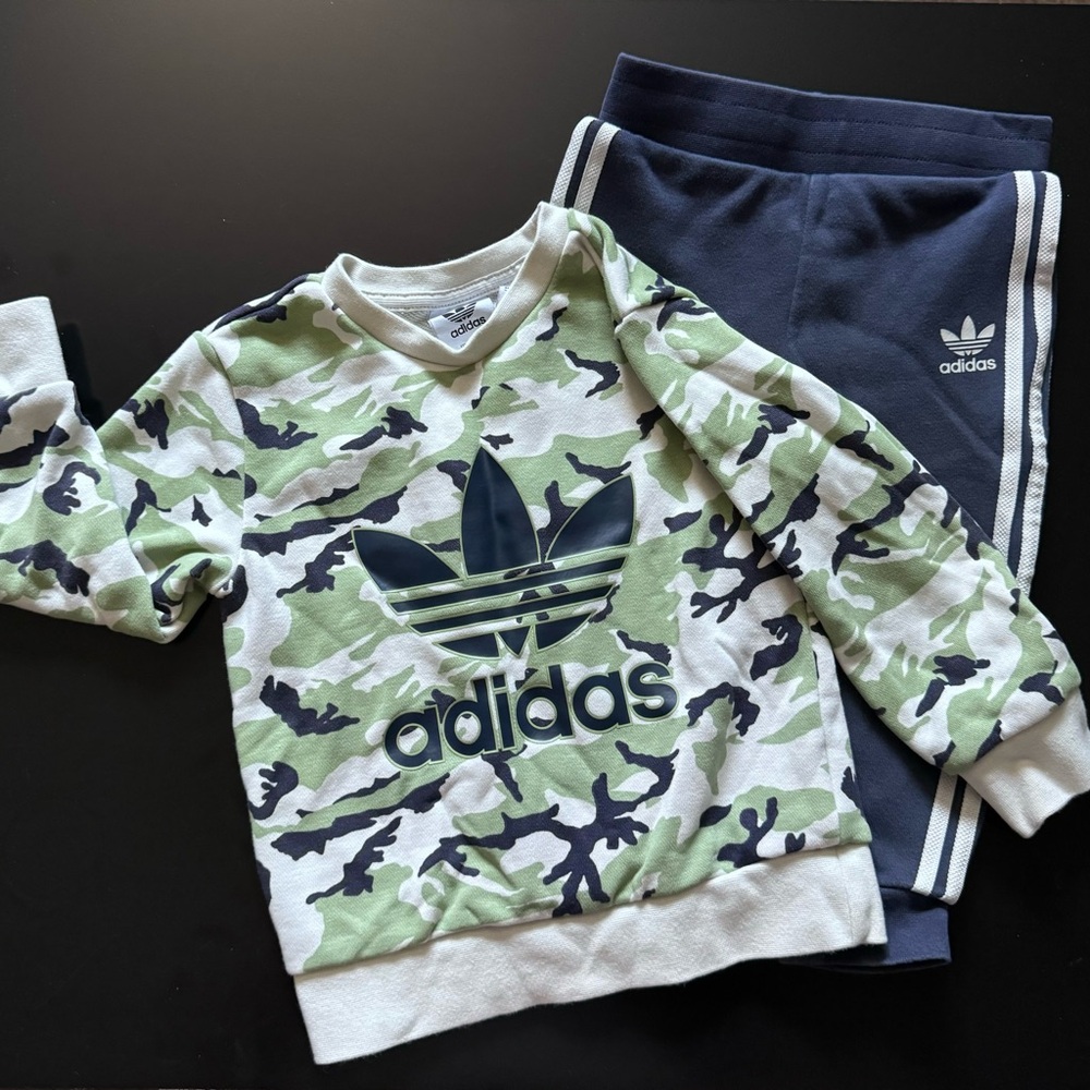 Adidas sweatsuit set